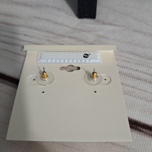 Kim Rogers Gold Tone and White Faux Pearl Earrings - Picture 2 of 3